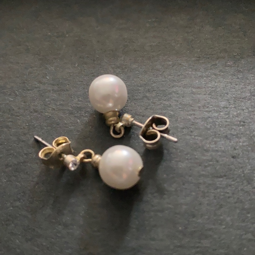 Pearl dangling stud earrings